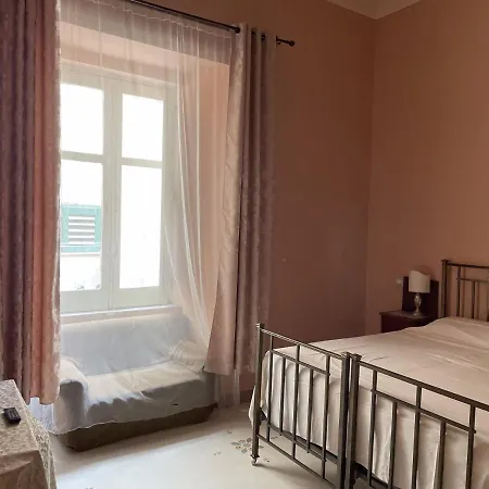 Rooms For Rent Tropea بيت ضيافة *